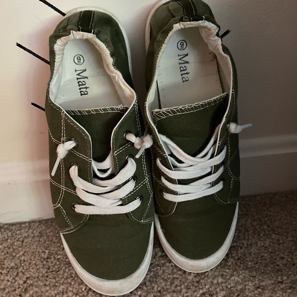 Olive shoes size 9 - Picture 2 of 2